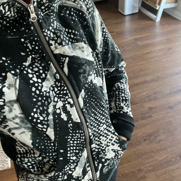 Lululemon Scuba Jacket - Picture 6 of 8